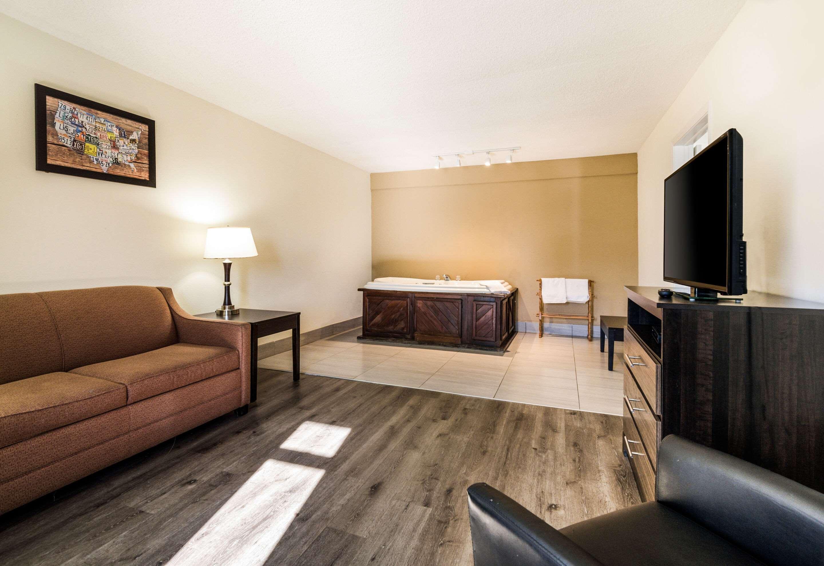 Econo Lodge Glade Springs I-81 Zewnętrze zdjęcie