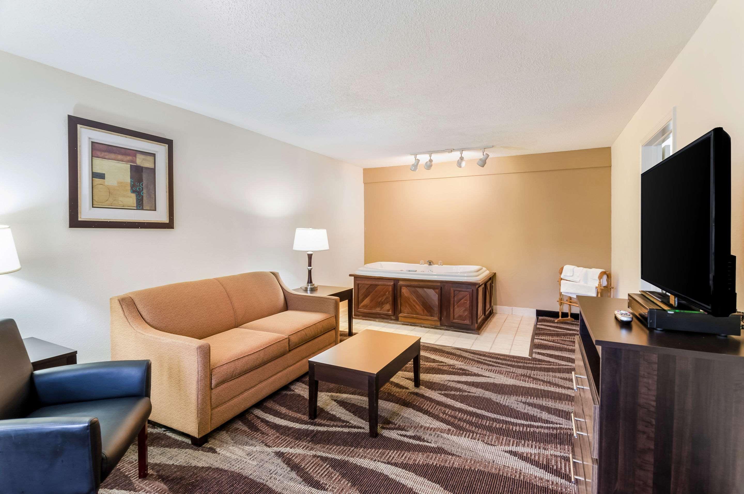 Econo Lodge Glade Springs I-81 Zewnętrze zdjęcie