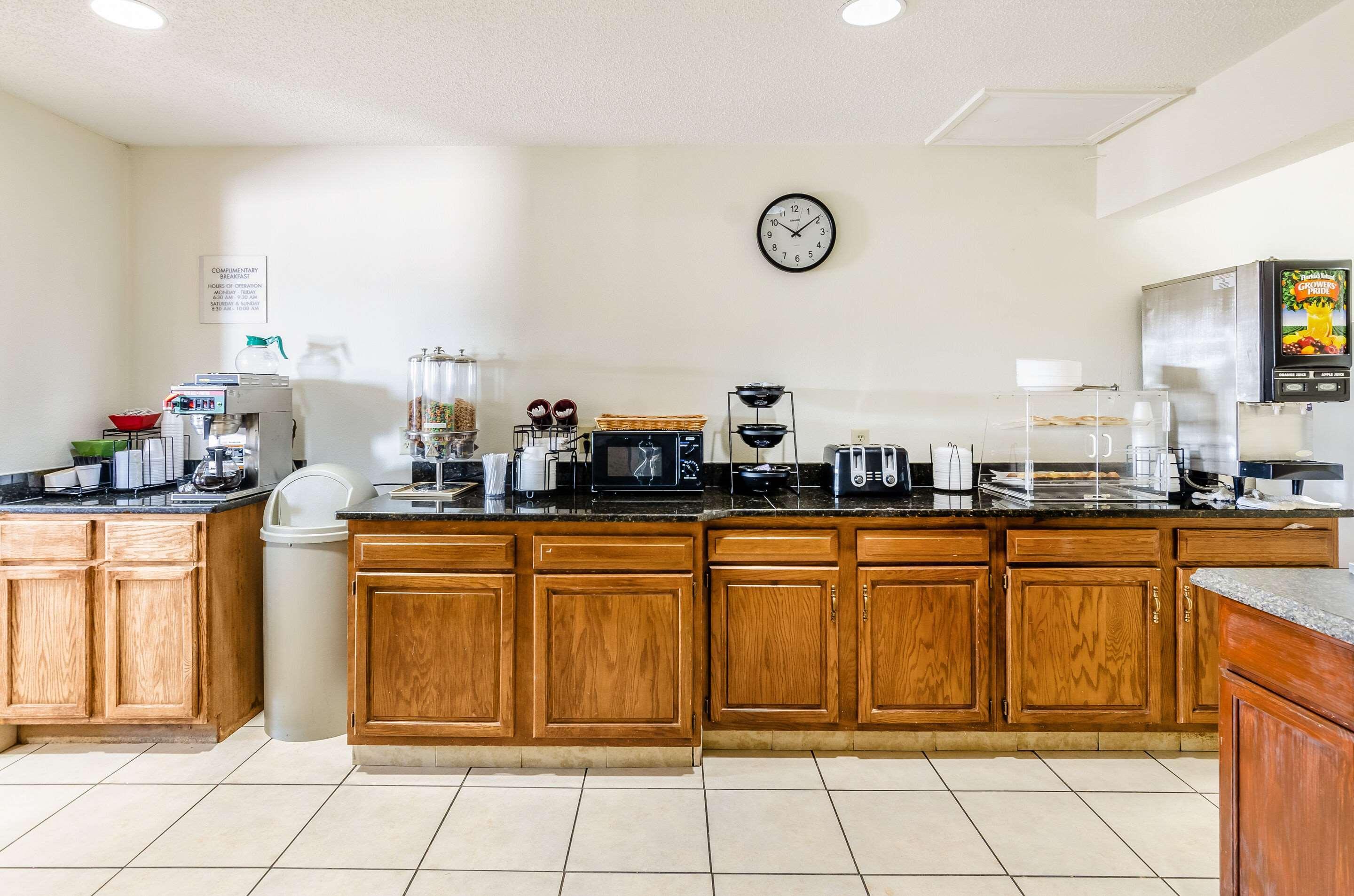 Econo Lodge Glade Springs I-81 Zewnętrze zdjęcie