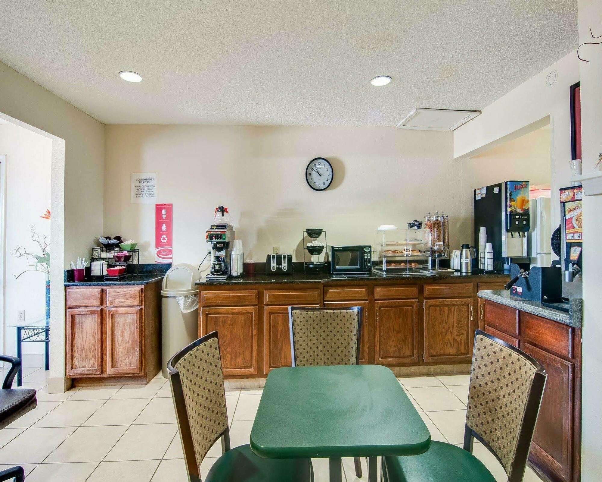 Econo Lodge Glade Springs I-81 Zewnętrze zdjęcie
